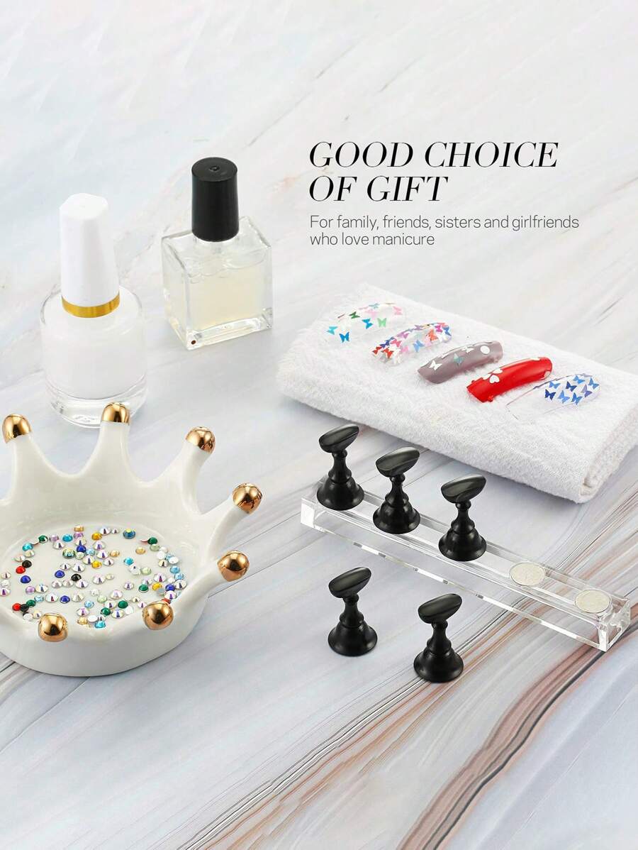 Giá đỡ trưng bày móng giả