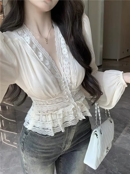 Áo croptop ren cổ chữ V kiểu Pháp A26004