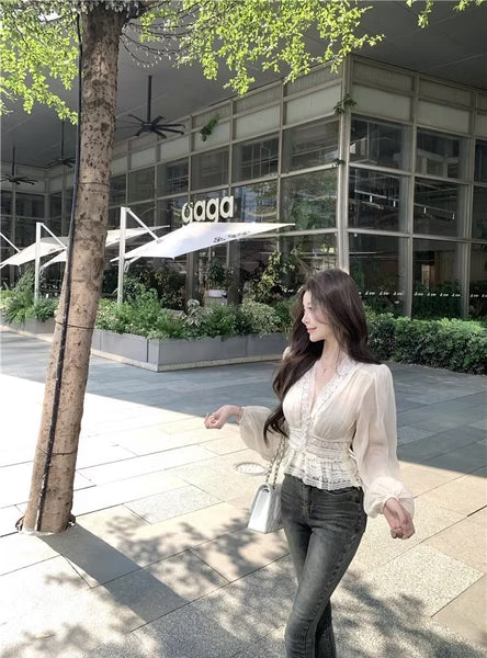 Áo croptop ren cổ chữ V kiểu Pháp A26004