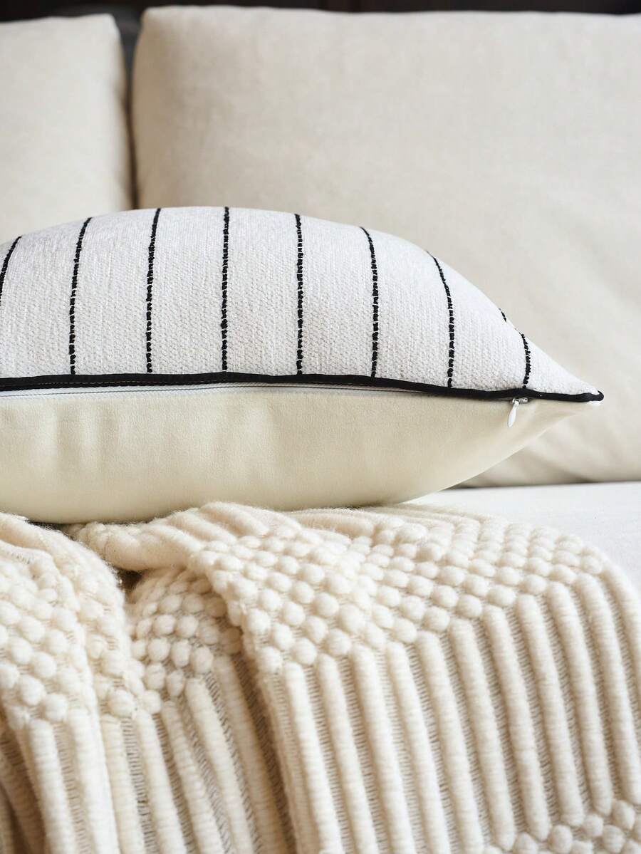 Vỏ gối jacquard sọc nhung