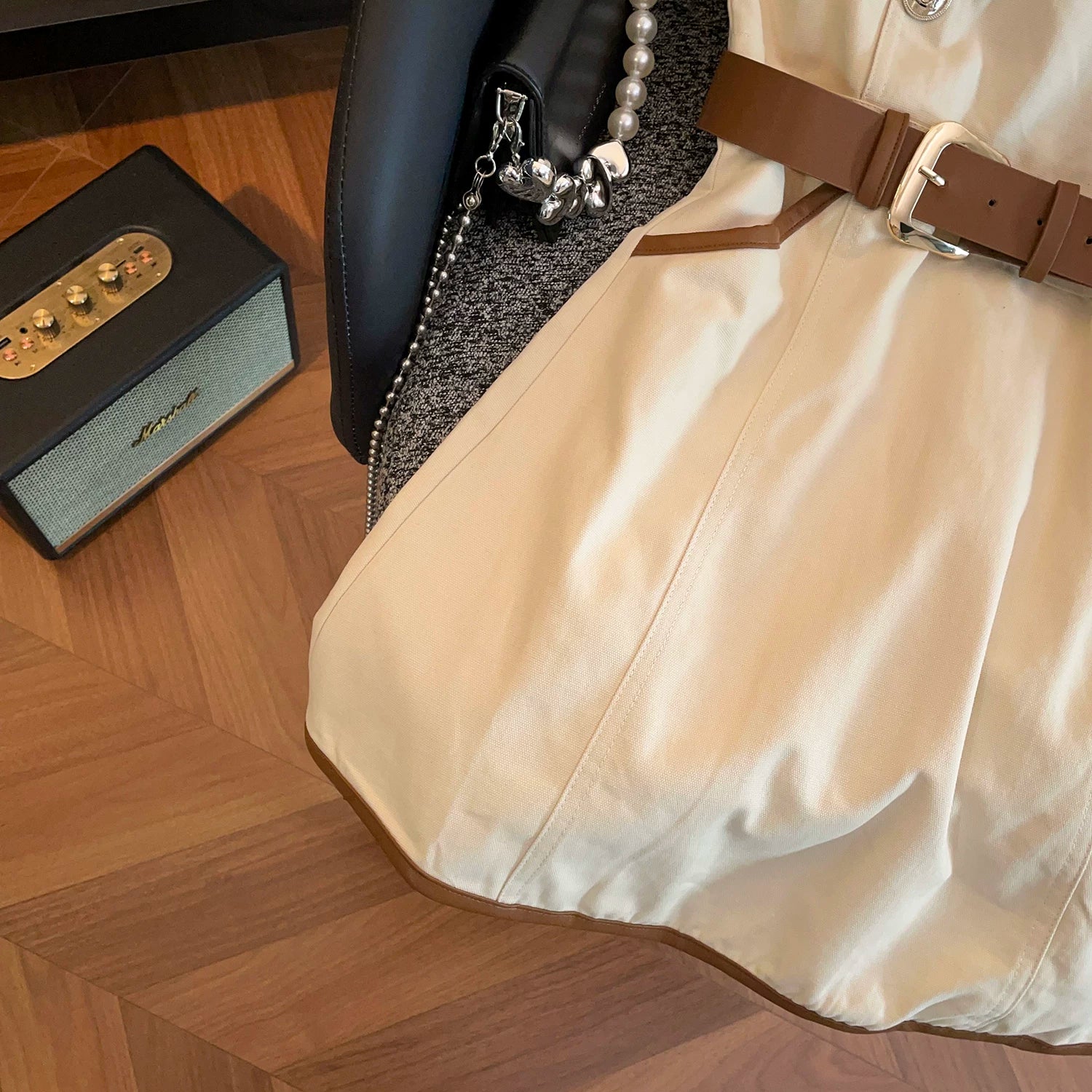 Váy Mini Dáng A Sát Nách Phối Cúc Và Thắt Lưng, Phong Cách Tiểu Thư Sang Trọng Thanh Lịch V26014