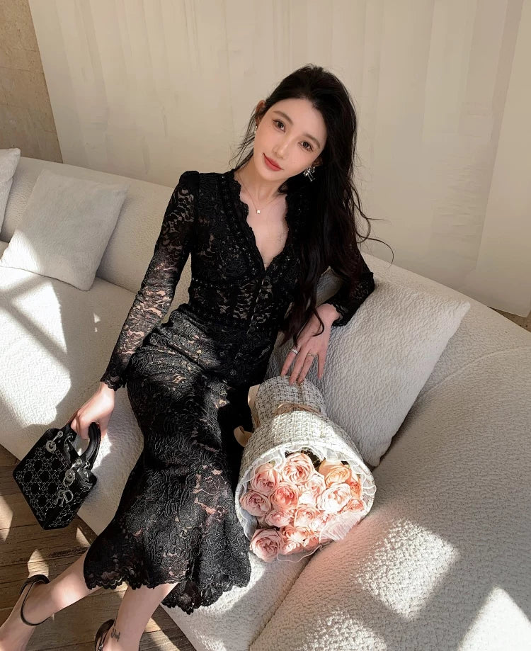 Váy Dài Ren Hoa Tay Ngắn Cổ Chữ V V26011