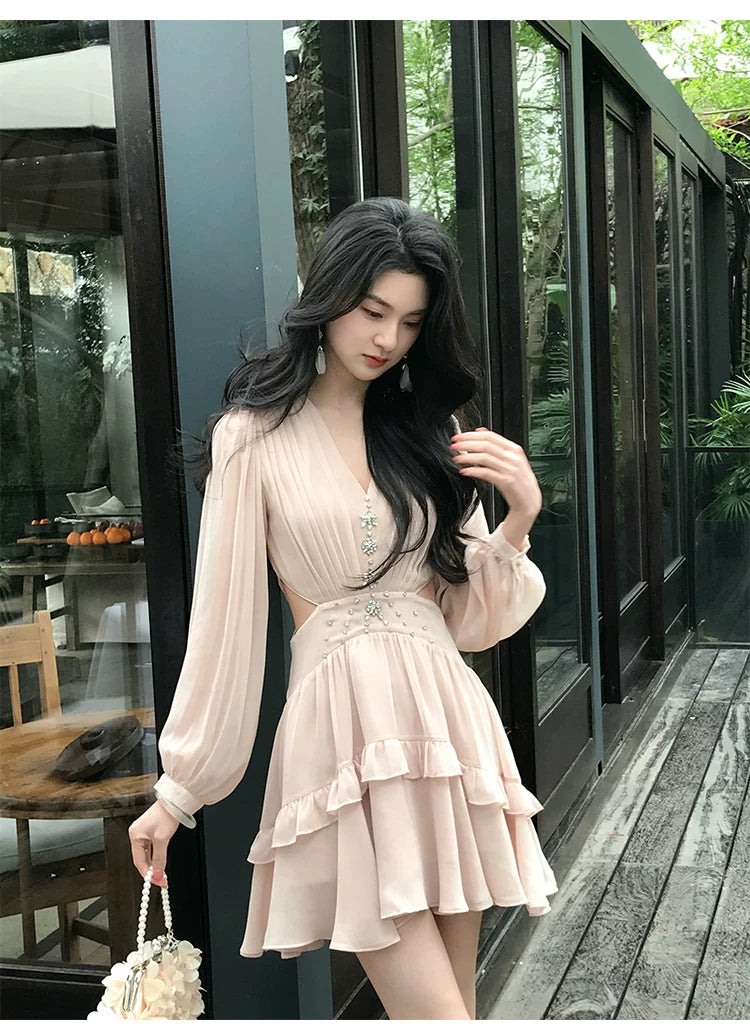 Đầm Tơ Xếp Ly Tay Bồng Cắt Eo Đính Hoa Đá Sang Trọng, Ngọt Ngào Và Tôn Dáng V26017