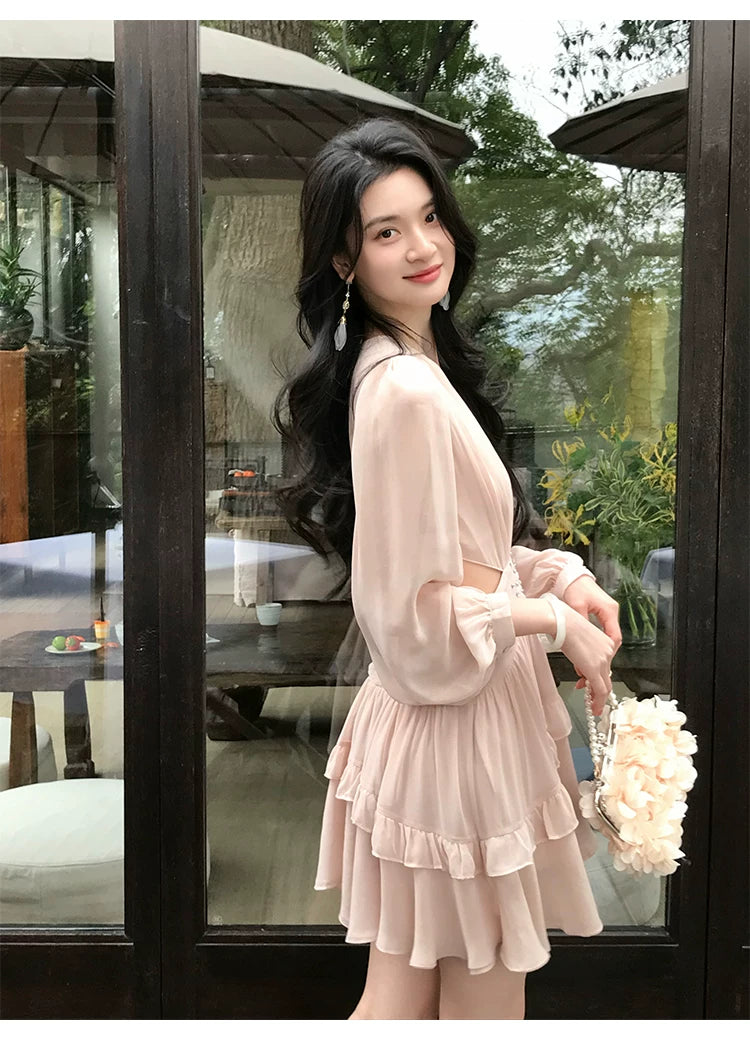 Đầm Tơ Xếp Ly Tay Bồng Cắt Eo Đính Hoa Đá Sang Trọng, Ngọt Ngào Và Tôn Dáng V26017