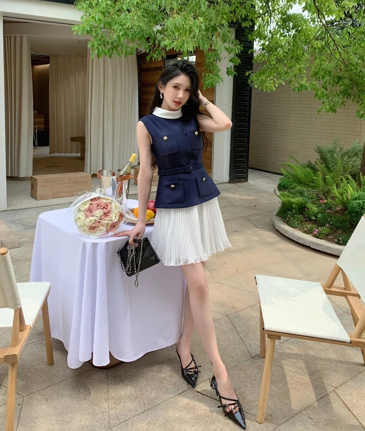 Váy Ngắn Xếp Ly Bằng Chiffon Màu Xanh Và Trắng, Bộ Đồ Hai Mảnh Không Tay V26010