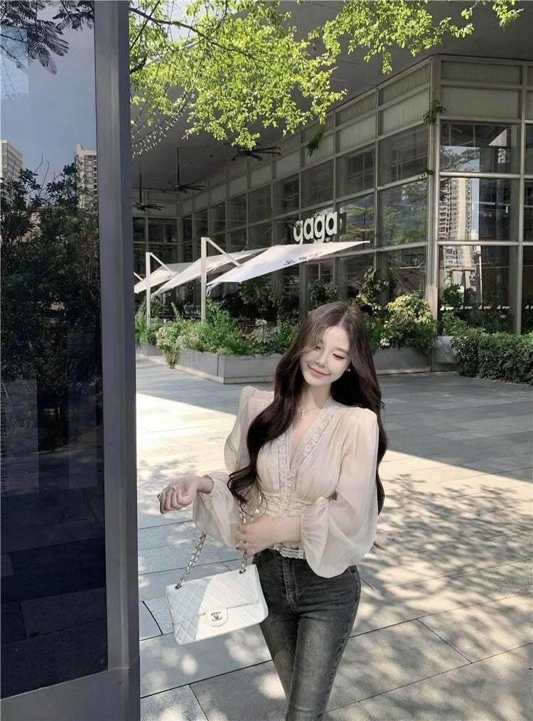 Áo croptop ren cổ chữ V kiểu Pháp A26004