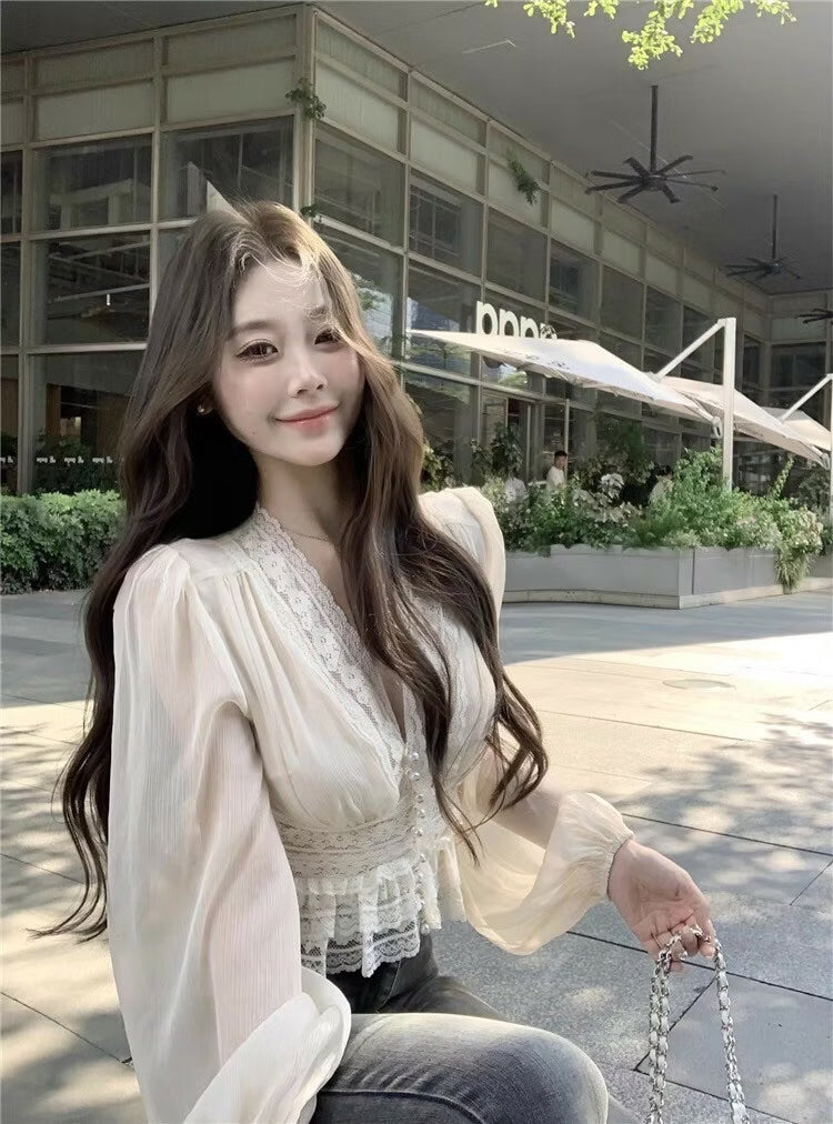 Áo croptop ren cổ chữ V kiểu Pháp A26004